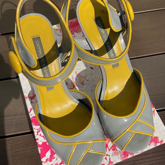 Chinese Laundry Tootsy Patent Pump - Picture 4 of 5